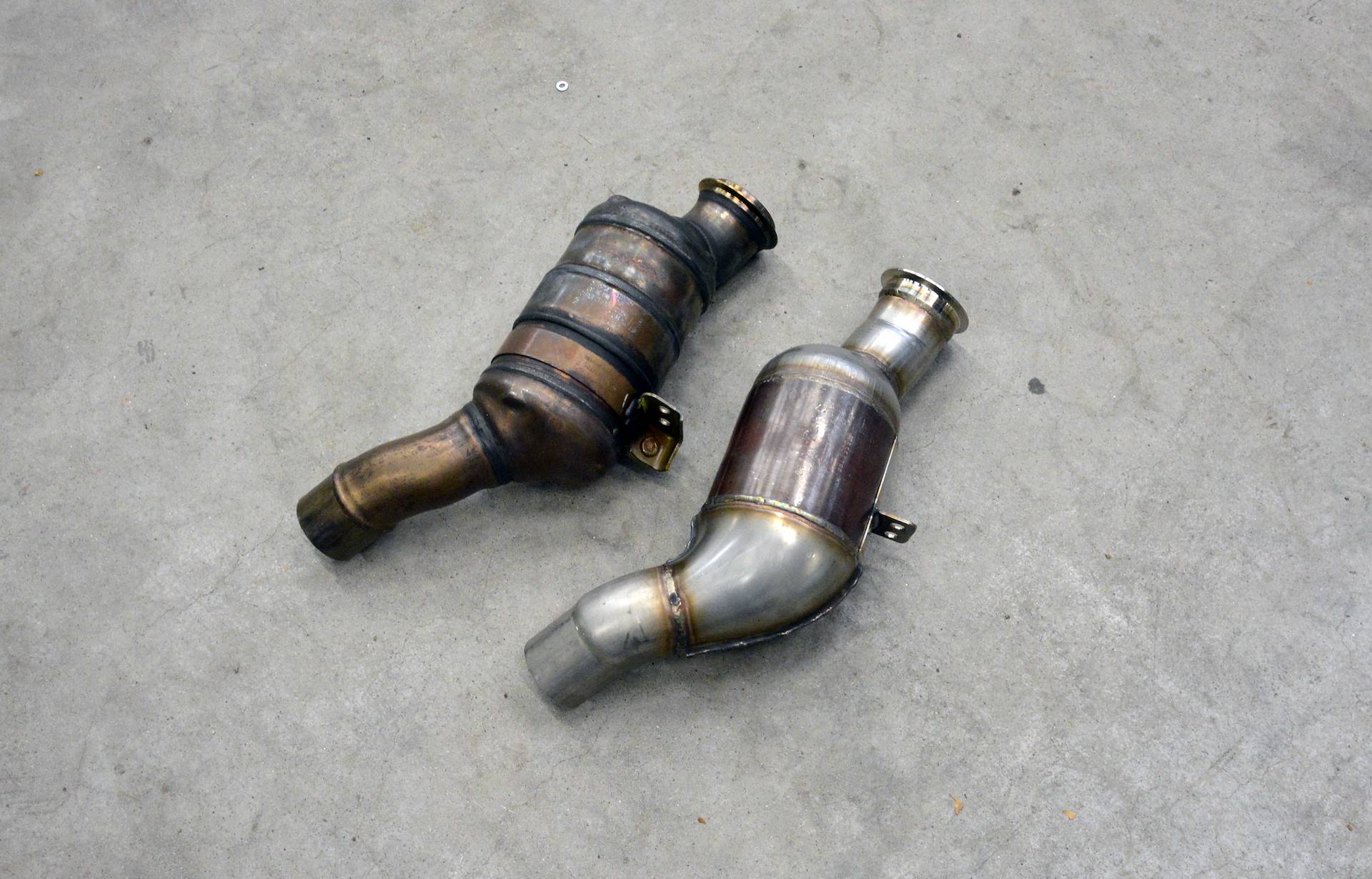 Downpipe sinistro + Catalizzatore metallico 200CPSI