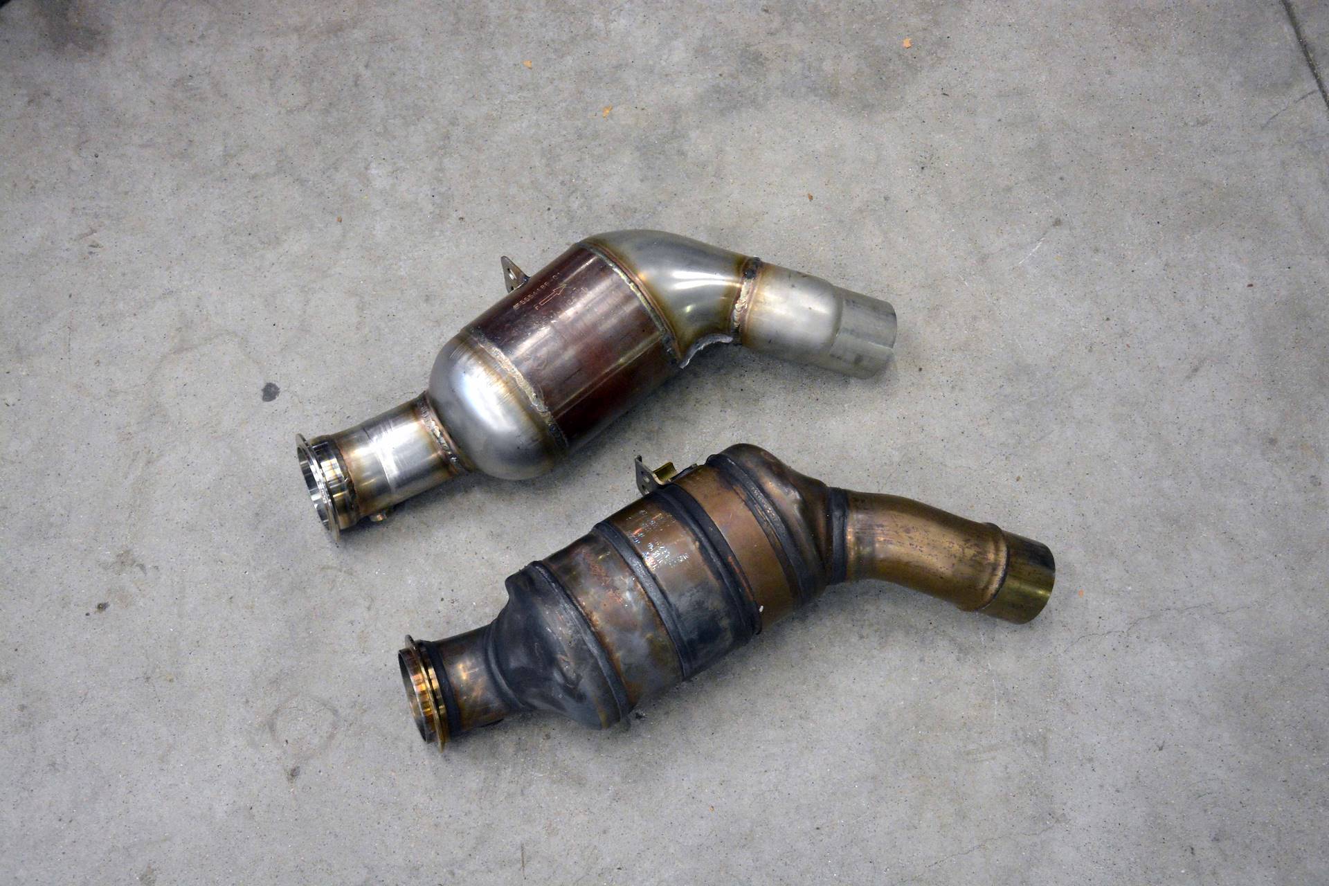 Downpipe sinistro + Catalizzatore metallico 200CPSI