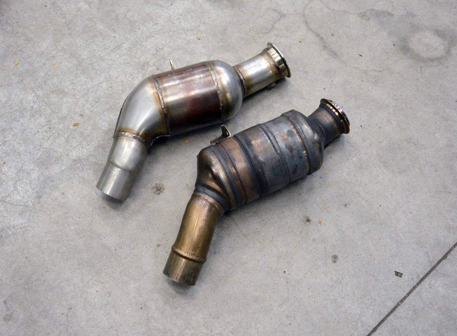 Downpipe sinistro + Catalizzatore metallico 200CPSI