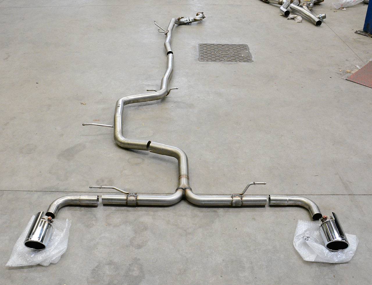 Tubo posteriore "Y-Pipe" Destro-Sinistro<br>(Elimina silenziatore posteriore di serie)