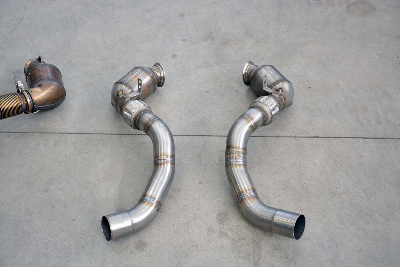 Kit tubo turbina + Catalizzatore metallico destro<br>Compatibile con impianto "Cat.-Back" di serie