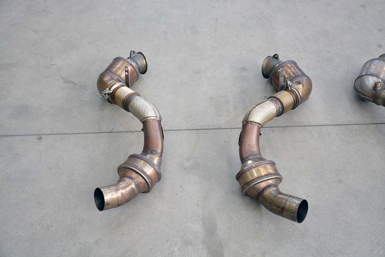 Kit tubo turbina + Catalizzatore metallico destro<br>Compatibile con impianto "Cat.-Back" di serie