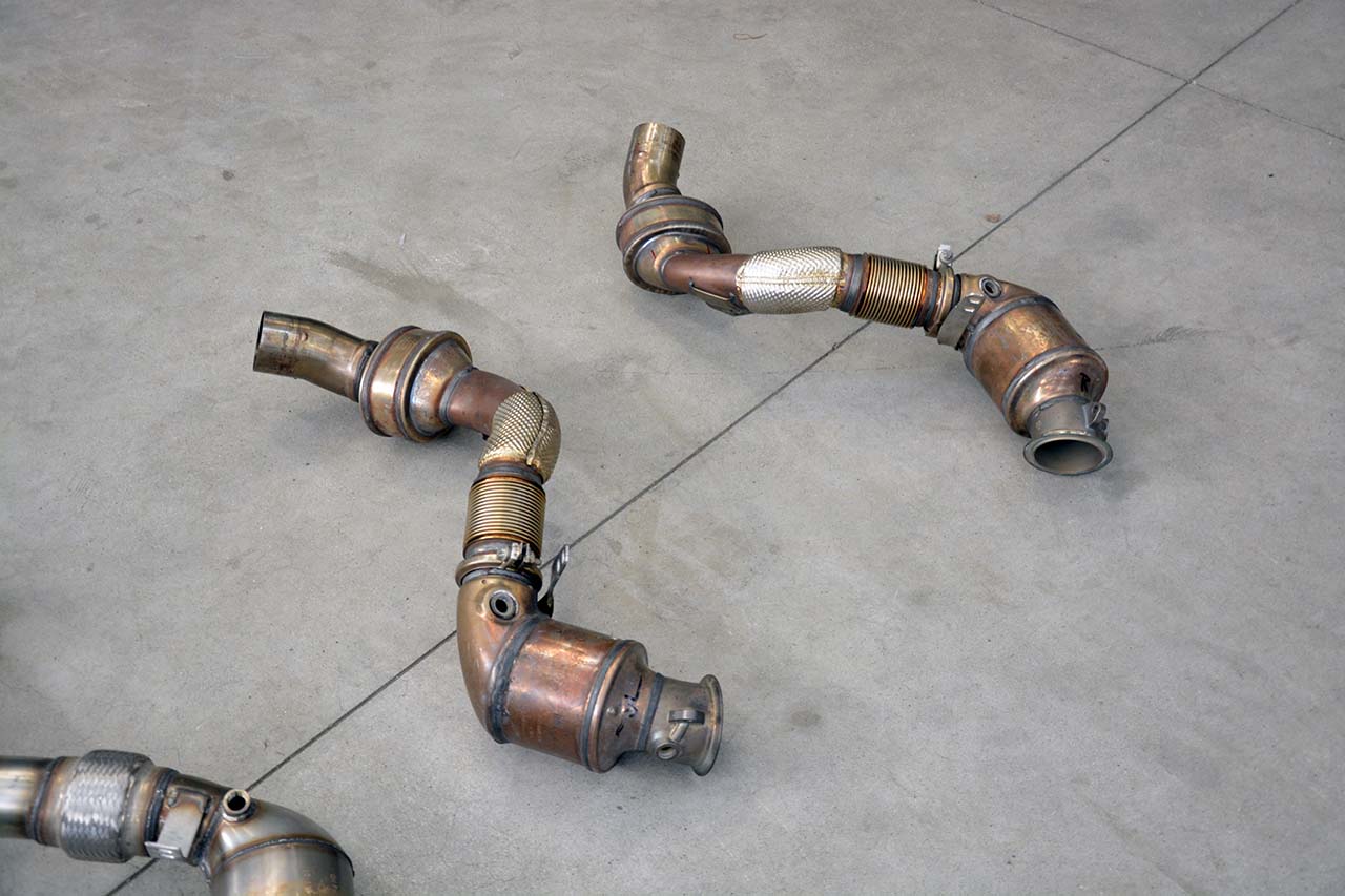 Kit tubo turbina + Catalizzatore metallico destro<br>Compatibile con impianto "Cat.-Back" di serie