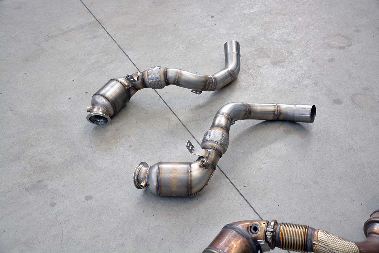 Kit tubo turbina + Catalizzatore metallico destro<br>Compatibile con impianto "Cat.-Back" di serie